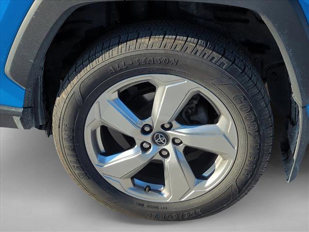 Used 2021 Toyota RAV4 XLE Premium image 9