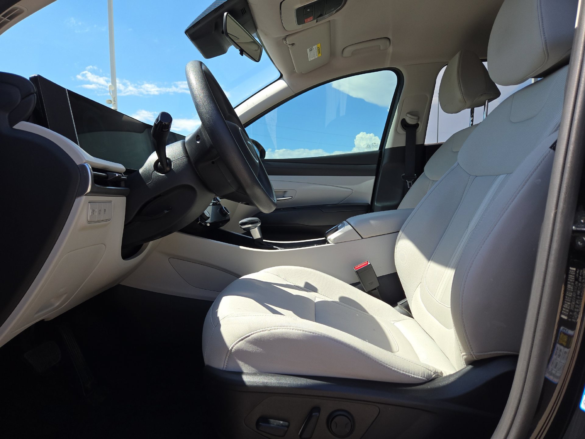 Used 2025 Hyundai Tucson SEL FWD image 16