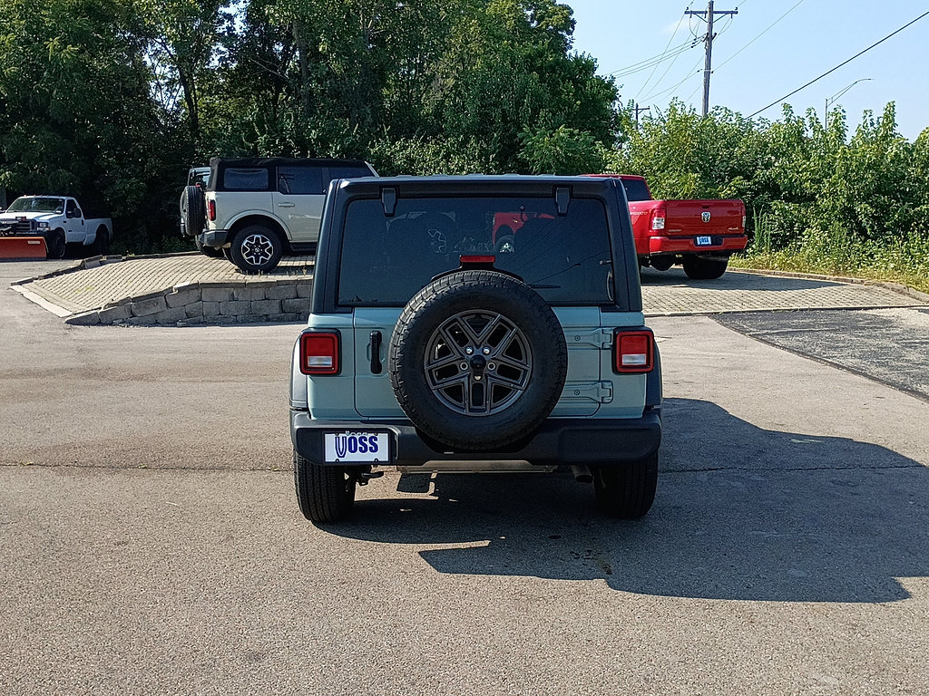 Used 2024 Jeep Wrangler Unlimited Sport AWD/4WD image 4