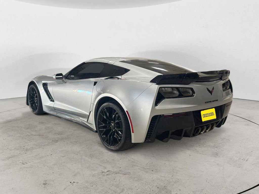 Used 2015 Chevrolet Corvette Z06 w/ 3LZ Preferred Equipment Group RWD image 3