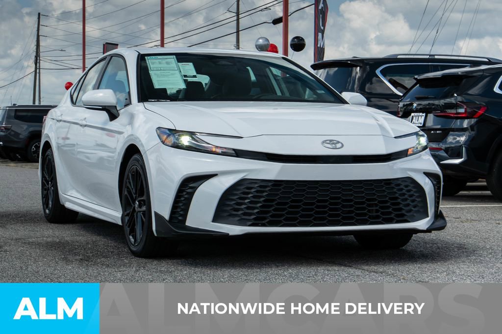 Used 2025 Toyota Camry SE image 4
