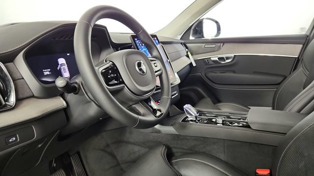 Used 2026 Volvo XC90 B6 Ultra w/ Protection Package AWD/4WD image 12