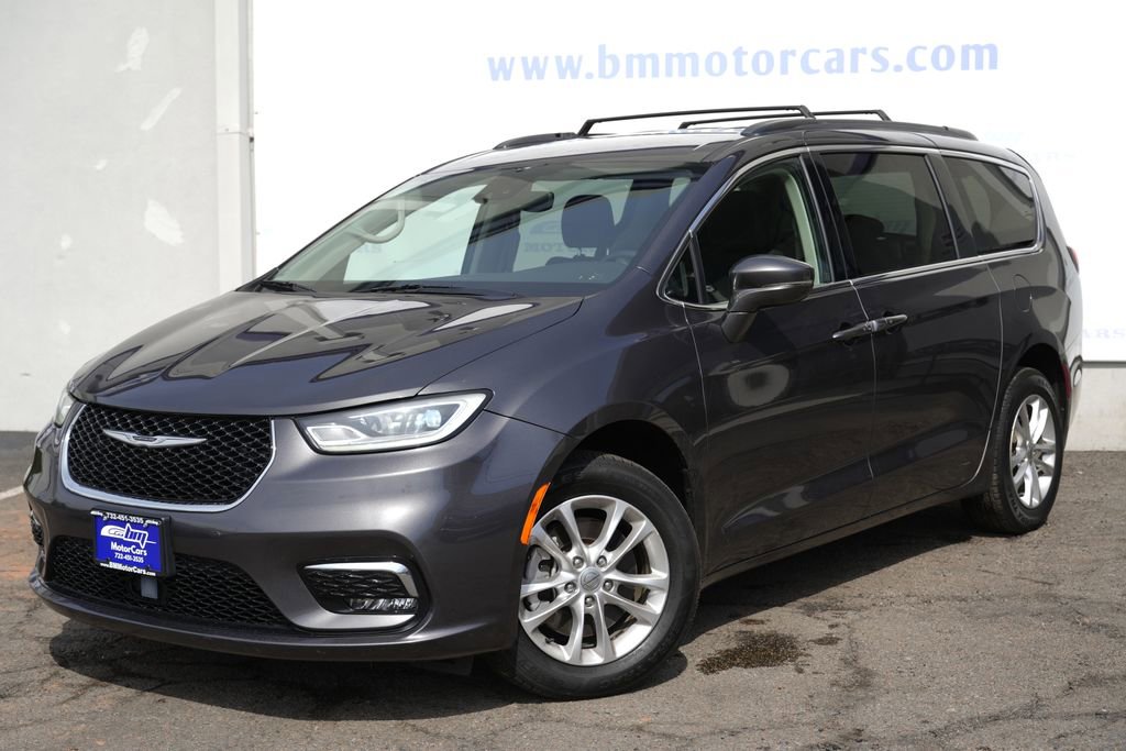 Used 2021 Chrysler Pacifica Touring image 2