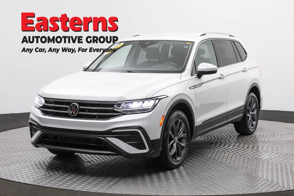 Used 2023 Volkswagen Tiguan SE image 1