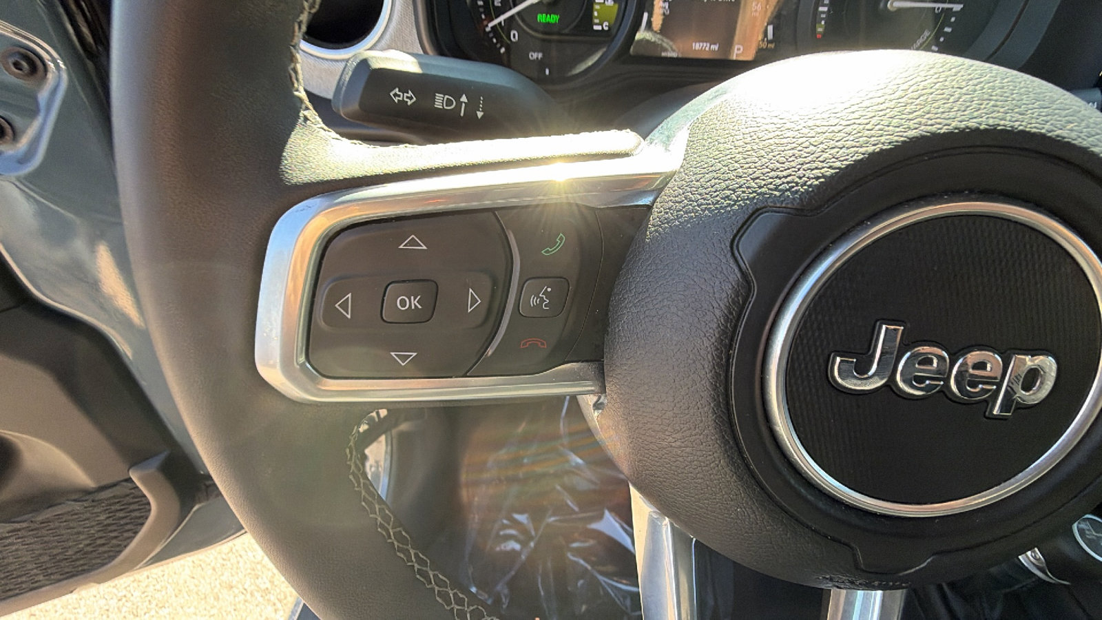 Used 2025 Jeep Wrangler Sahara w/ Safety Group image 27