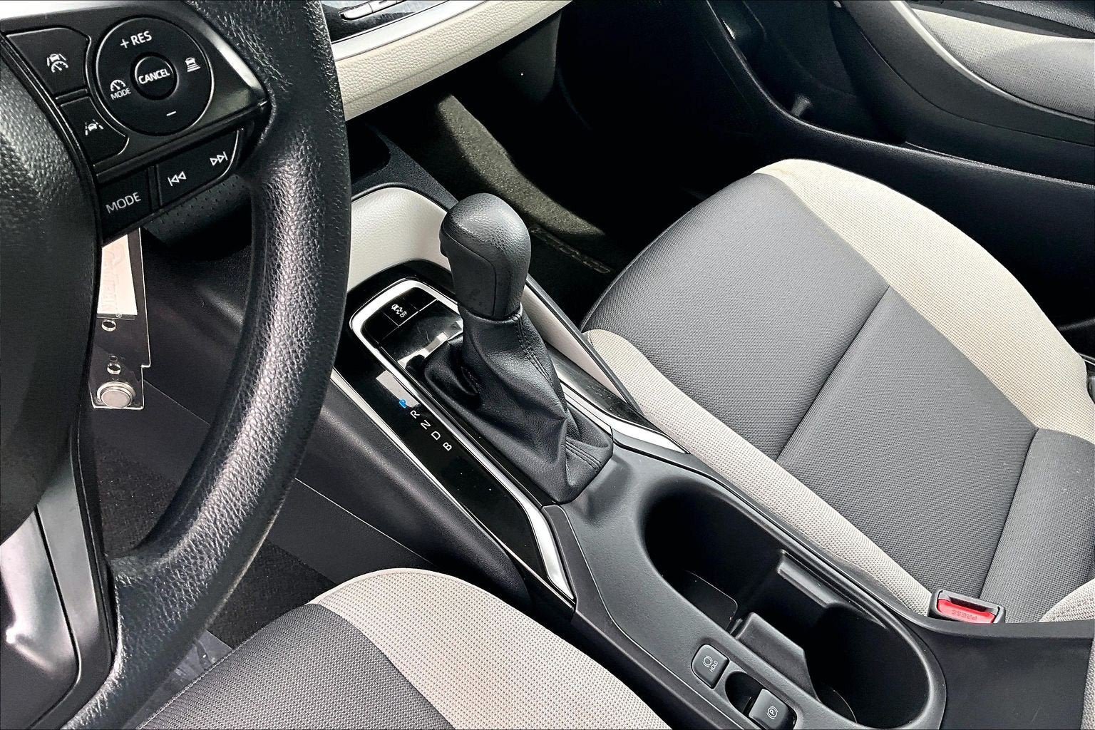 Used 2025 Toyota Corolla LE FWD image 16