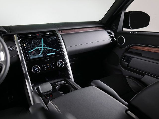 Certified 2025 Land Rover Discovery Dynamic SE AWD/4WD image 17