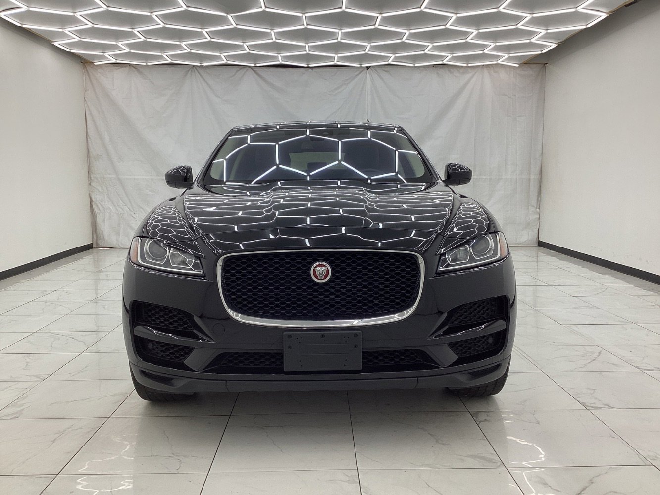 Used 2018 Jaguar F-PACE Premium image 5
