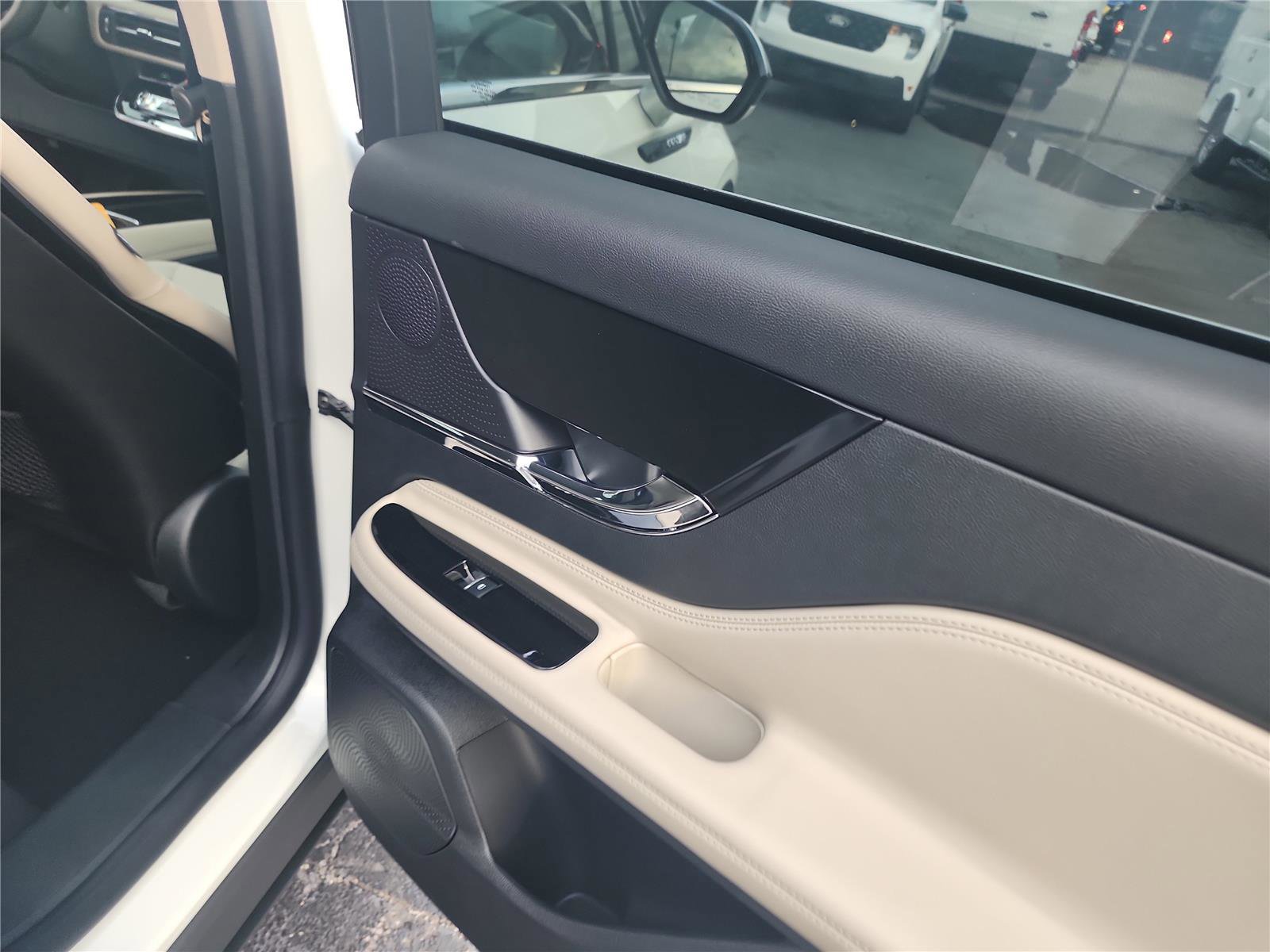 New 2026 Lincoln Corsair Premiere image 20