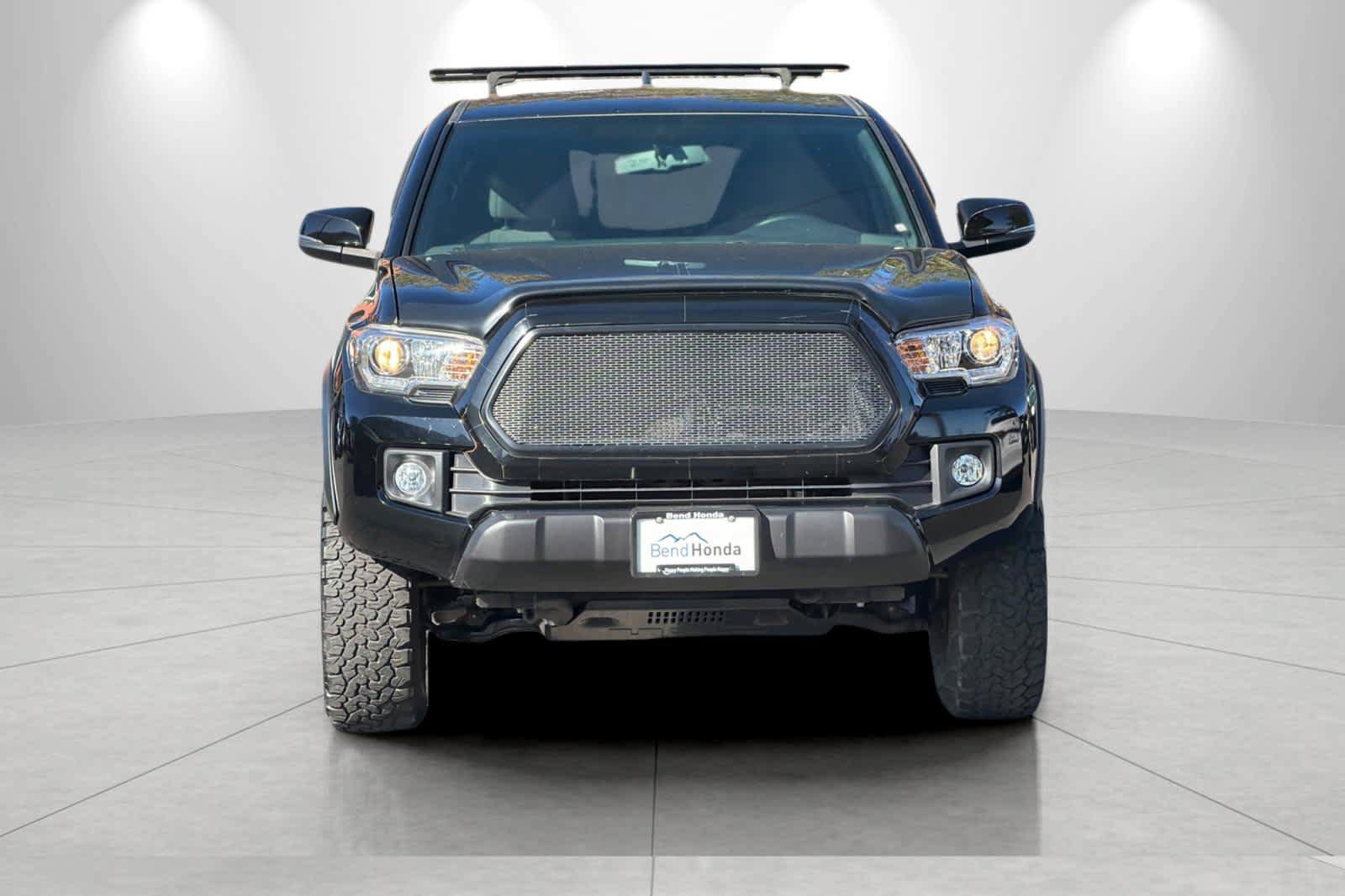Used 2016 Toyota Tacoma TRD Off-Road w/ Premium & Technology Package AWD/4WD image 10