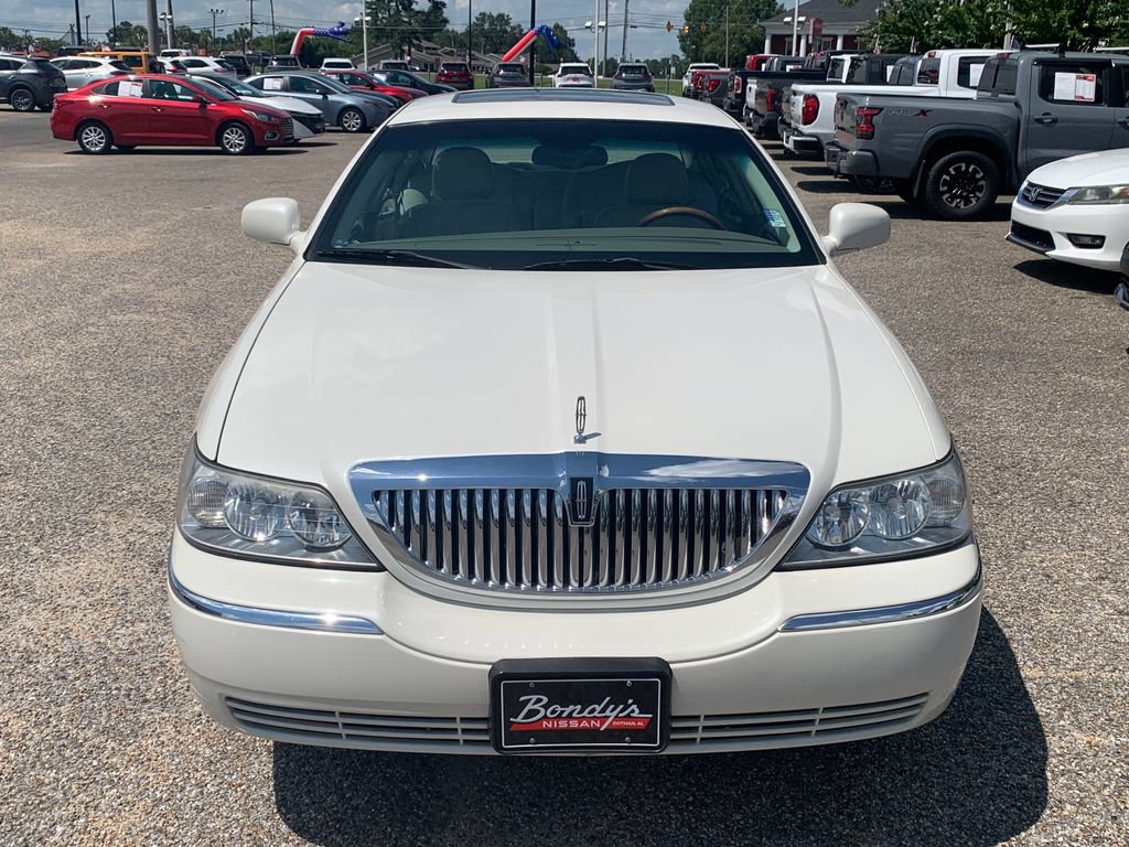 Used 2004 Lincoln Town Car Ultimate RWD image 3