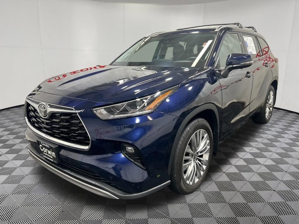 Used 2025 Toyota Highlander Platinum AWD/4WD image 3