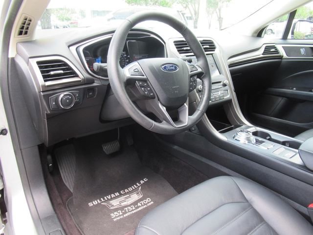 Used 2017 Ford Fusion SE w/ Fusion SE Technology Package FWD image 16