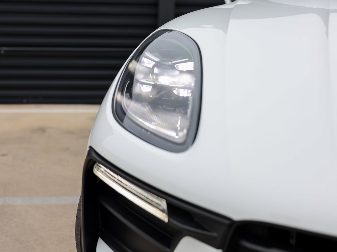 Certified 2023 Porsche Macan image 13