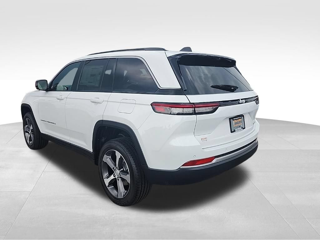 New 2026 Jeep Grand Cherokee Limited w/ Luxury Tech Group II RWD image 28