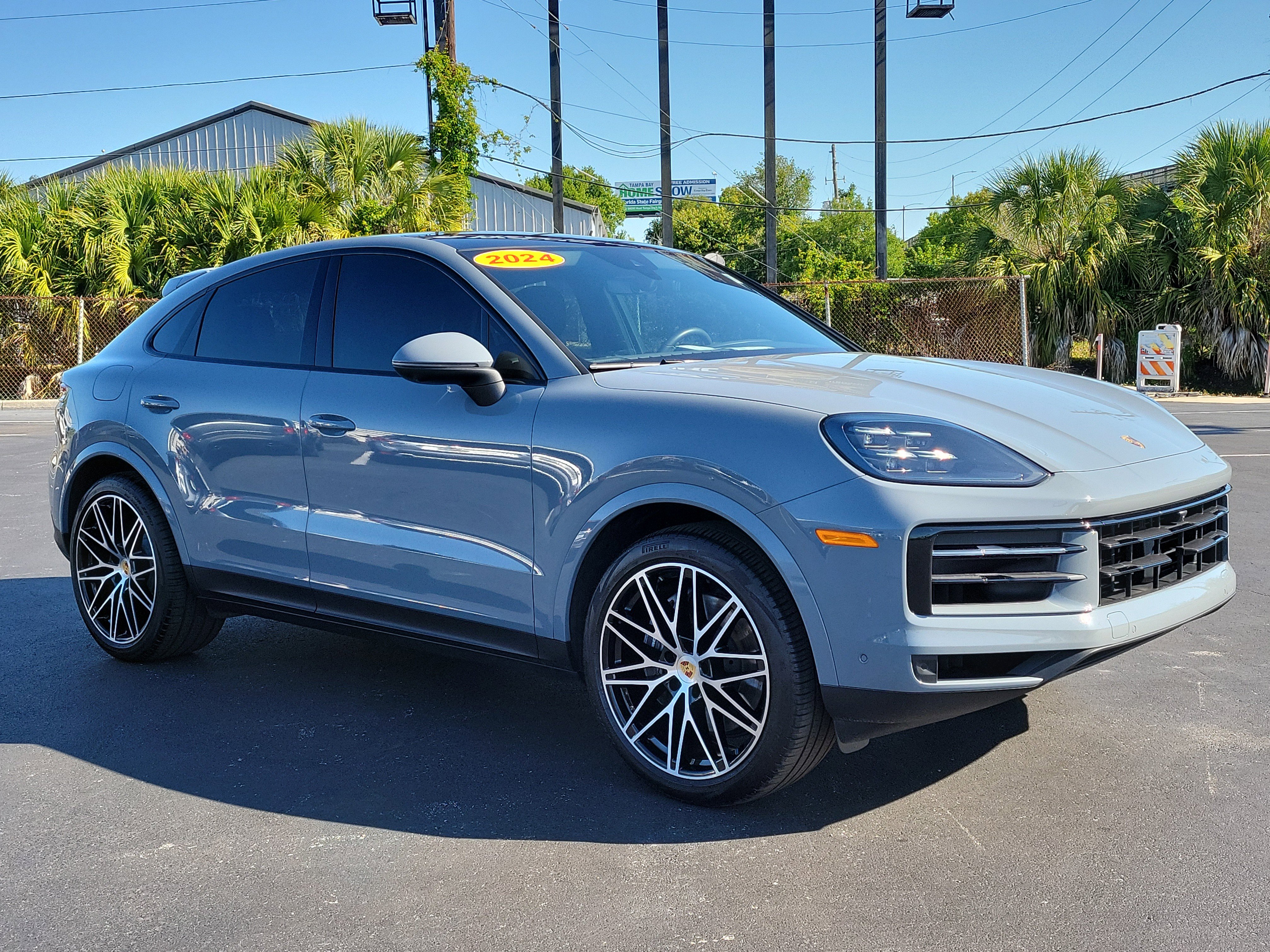 Used 2024 Porsche Cayenne Coupe image 2