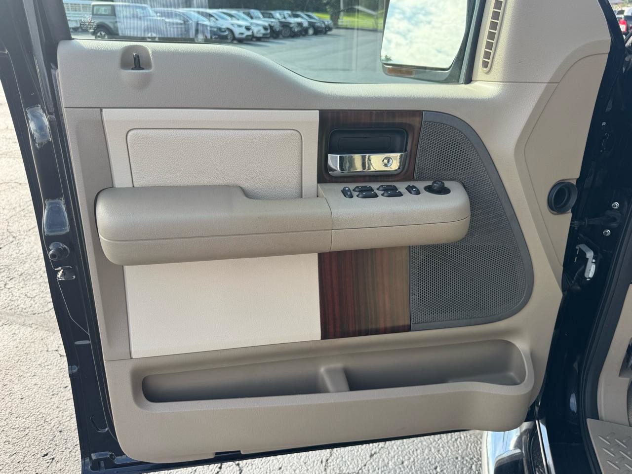 Used 2006 Lincoln Mark LT 4x4 image 11