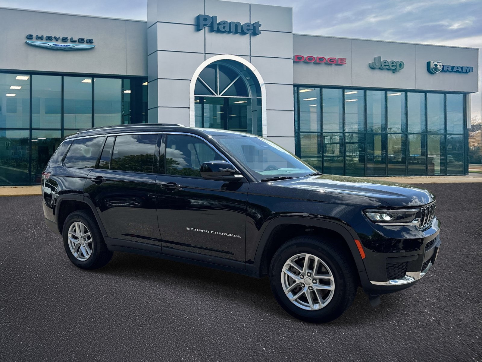 Used 2025 Jeep Grand Cherokee L Laredo w/ Luxury Tech Group I AWD/4WD video 1