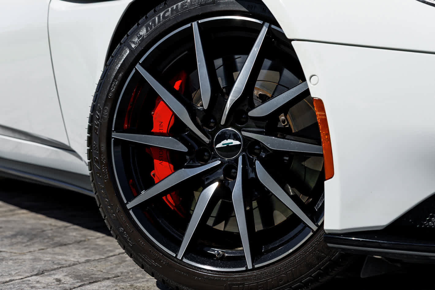 Used 2019 Aston Martin DB11 Volante image 4