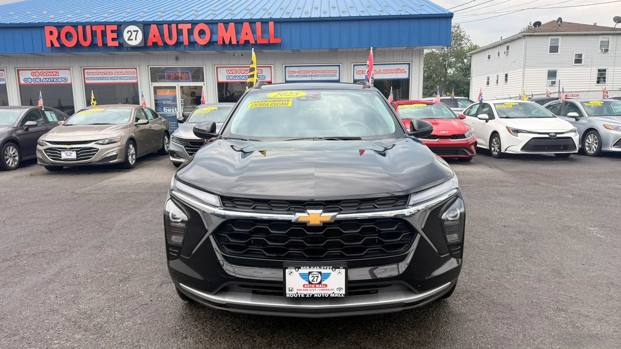 Used 2025 Chevrolet Trax LT FWD image 3