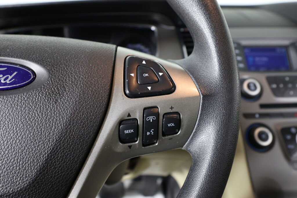 Used 2015 Ford Taurus SE image 33