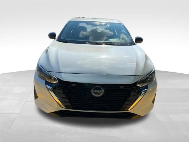 Used 2025 Nissan Sentra SR w/ SR Premium Package image 2