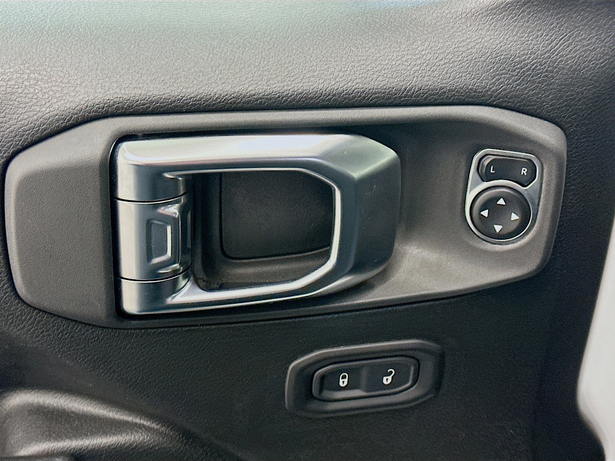 Used 2025 Jeep Wrangler Unlimited Rubicon image 15