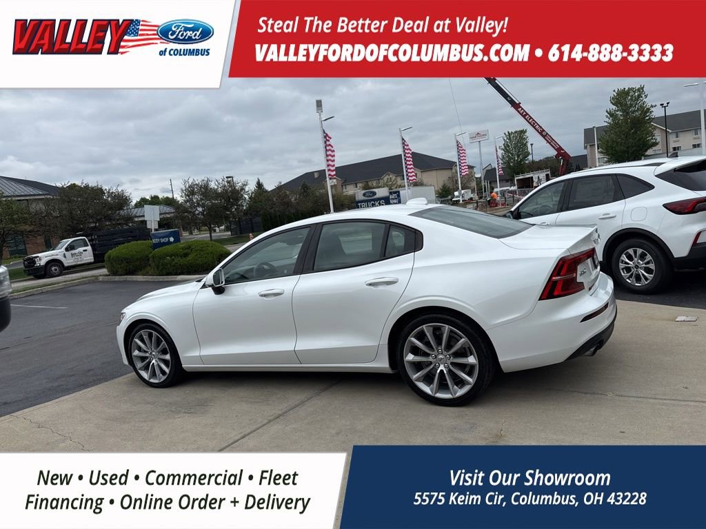 Used 2021 Volvo S60 T6 Momentum image 3