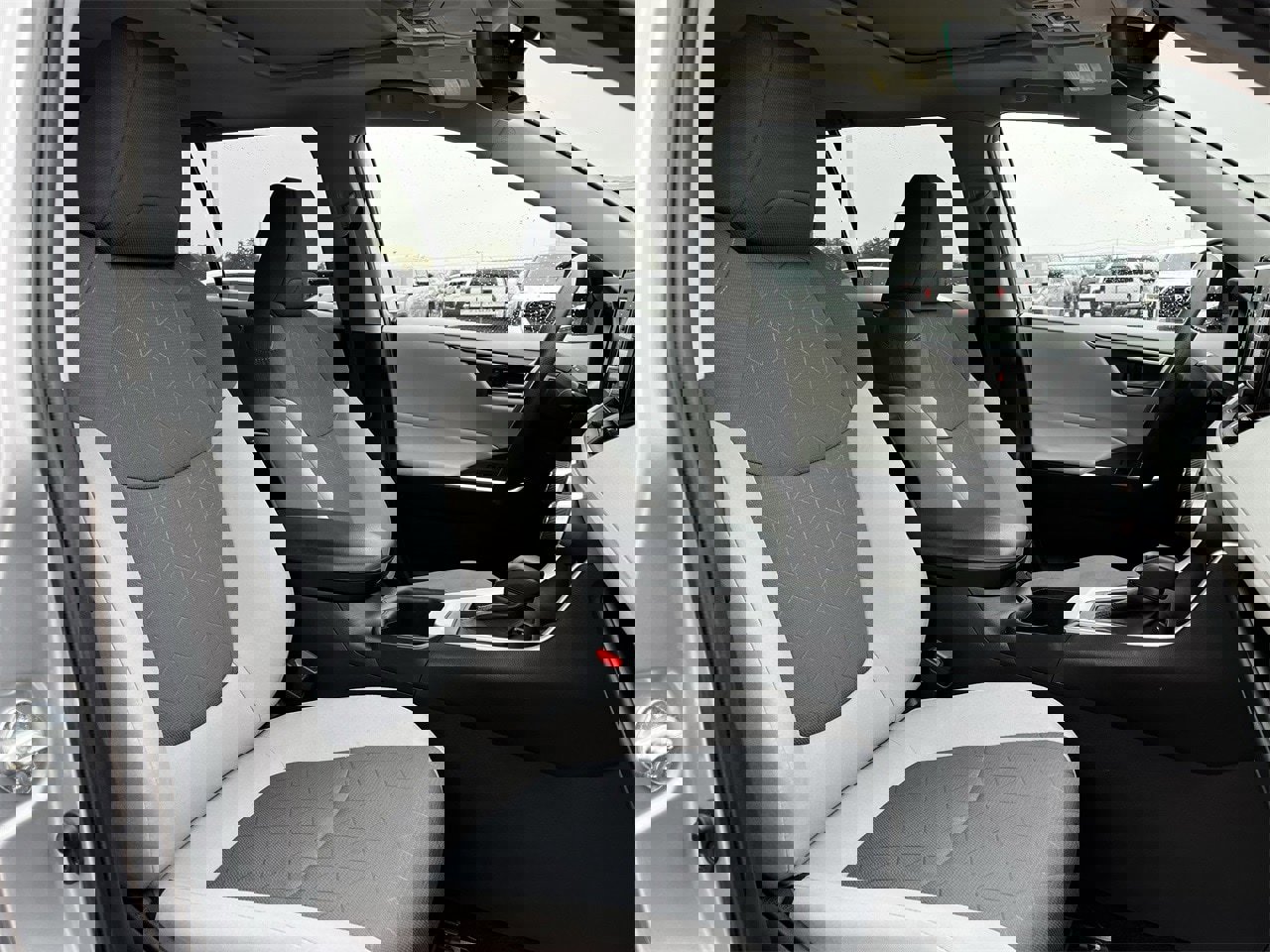 Used 2022 Toyota RAV4 XLE image 24