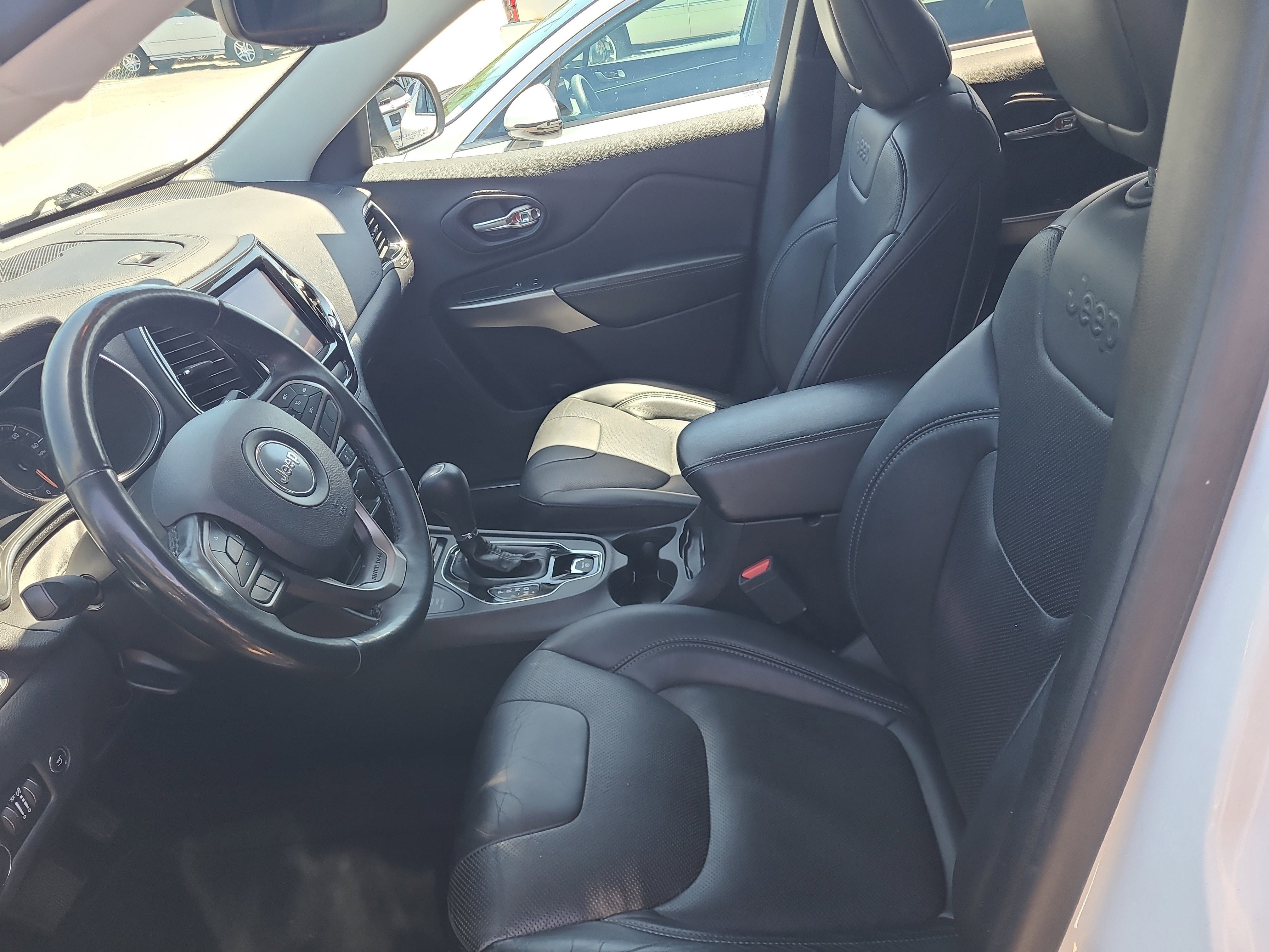 Used 2020 Jeep Cherokee Limited AWD/4WD image 19