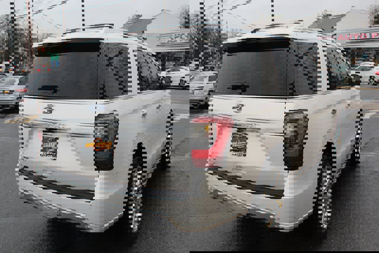 Used 2018 Ford Expedition Platinum image 3