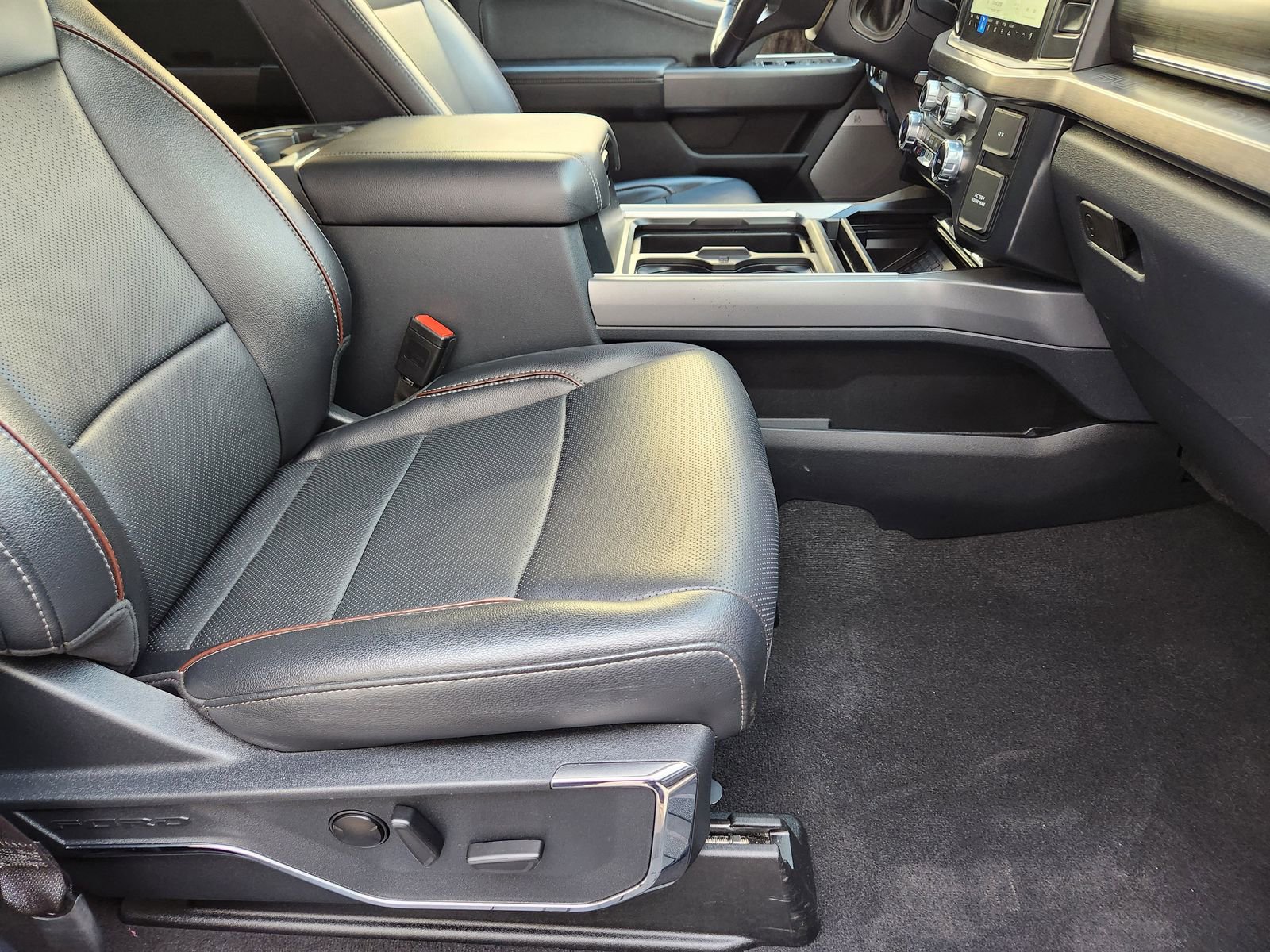 Used 2024 Ford F250 Lariat image 17