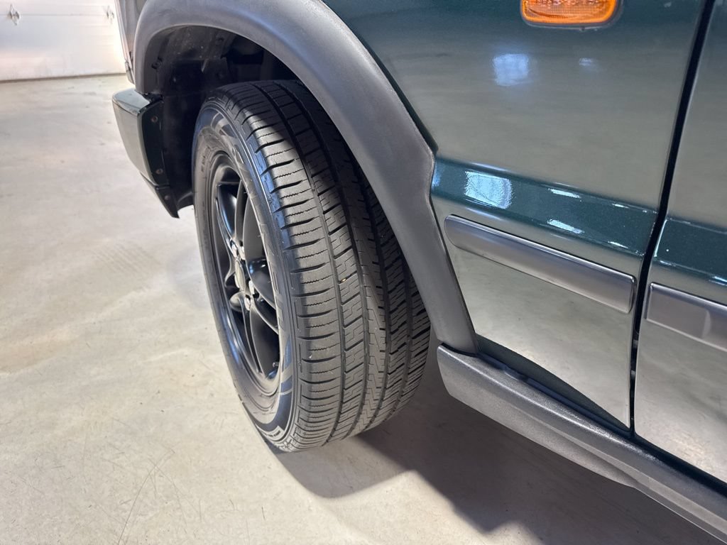 Used 2004 Land Rover Discovery SE AWD/4WD image 3