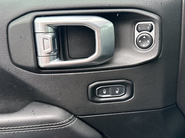 Used 2021 Jeep Wrangler Unlimited Sahara w/ Cold Weather Group AWD/4WD image 16