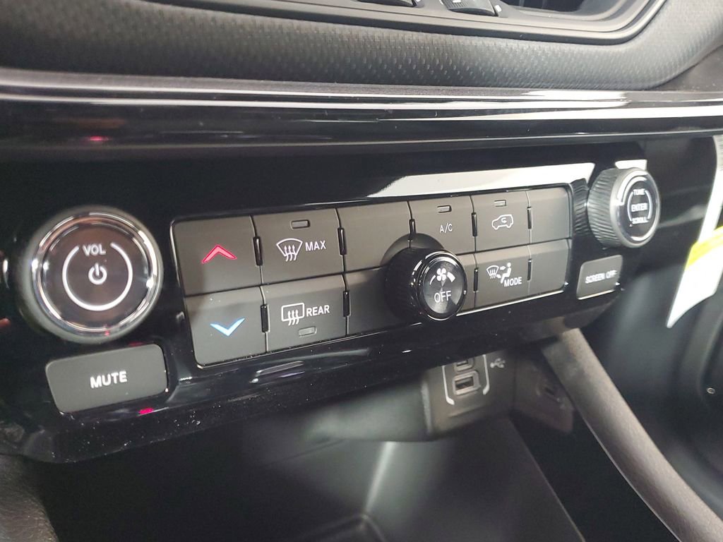 New 2026 Jeep Compass Latitude image 20