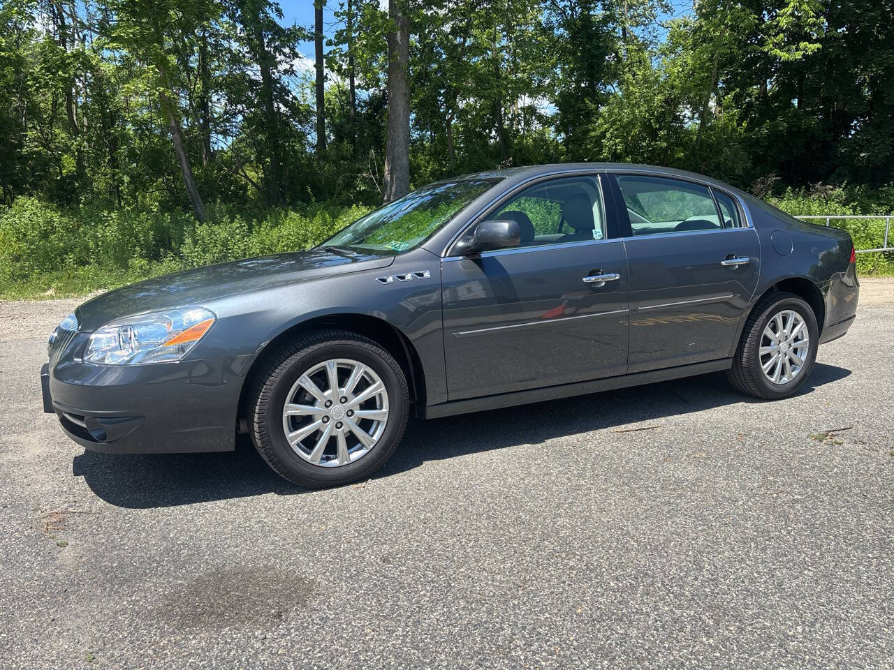 Used 2011 Buick Lucerne CXL w/ Driver Confidence Package FWD image 3