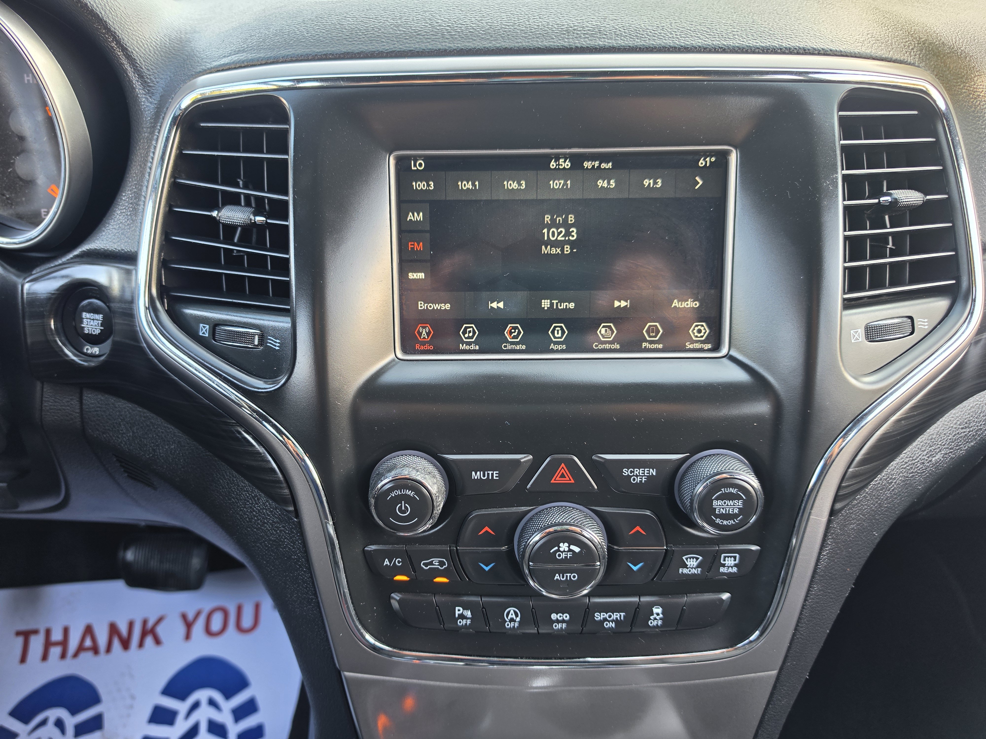 Used 2021 Jeep Grand Cherokee Laredo AWD/4WD image 29