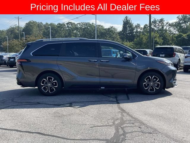 Used 2025 Toyota Sienna Platinum AWD/4WD image 6