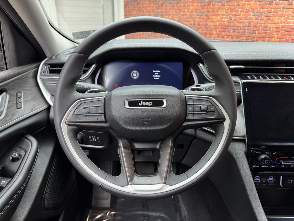 Used 2023 Jeep Grand Cherokee L Limited AWD/4WD image 13