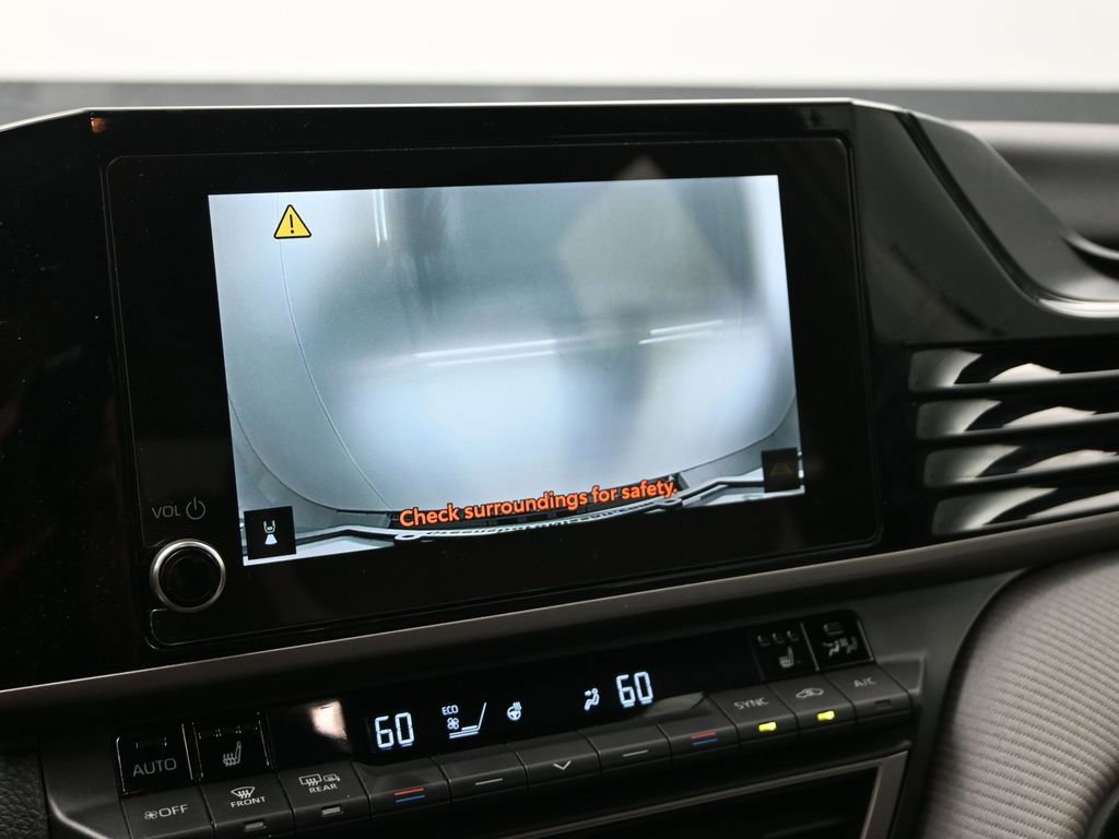 Used 2025 Toyota Camry SE w/ Convenience Package image 18