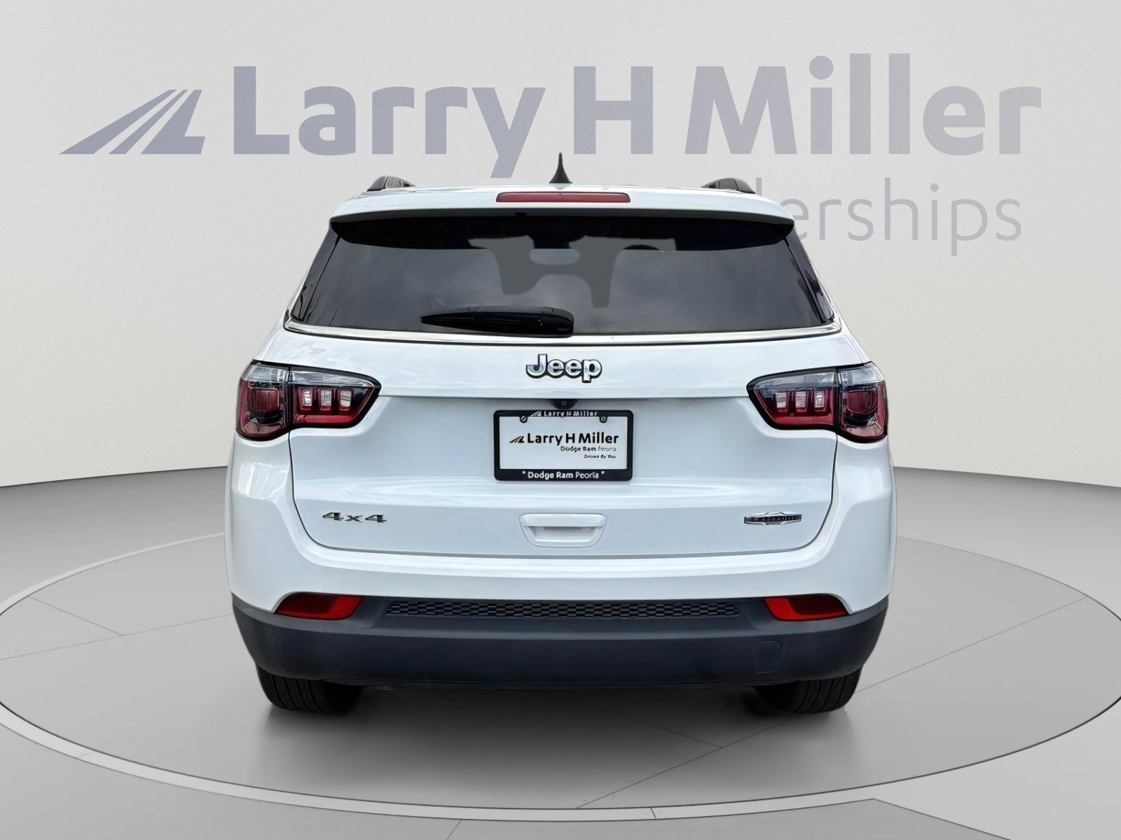 Used 2023 Jeep Compass Latitude AWD/4WD image 5