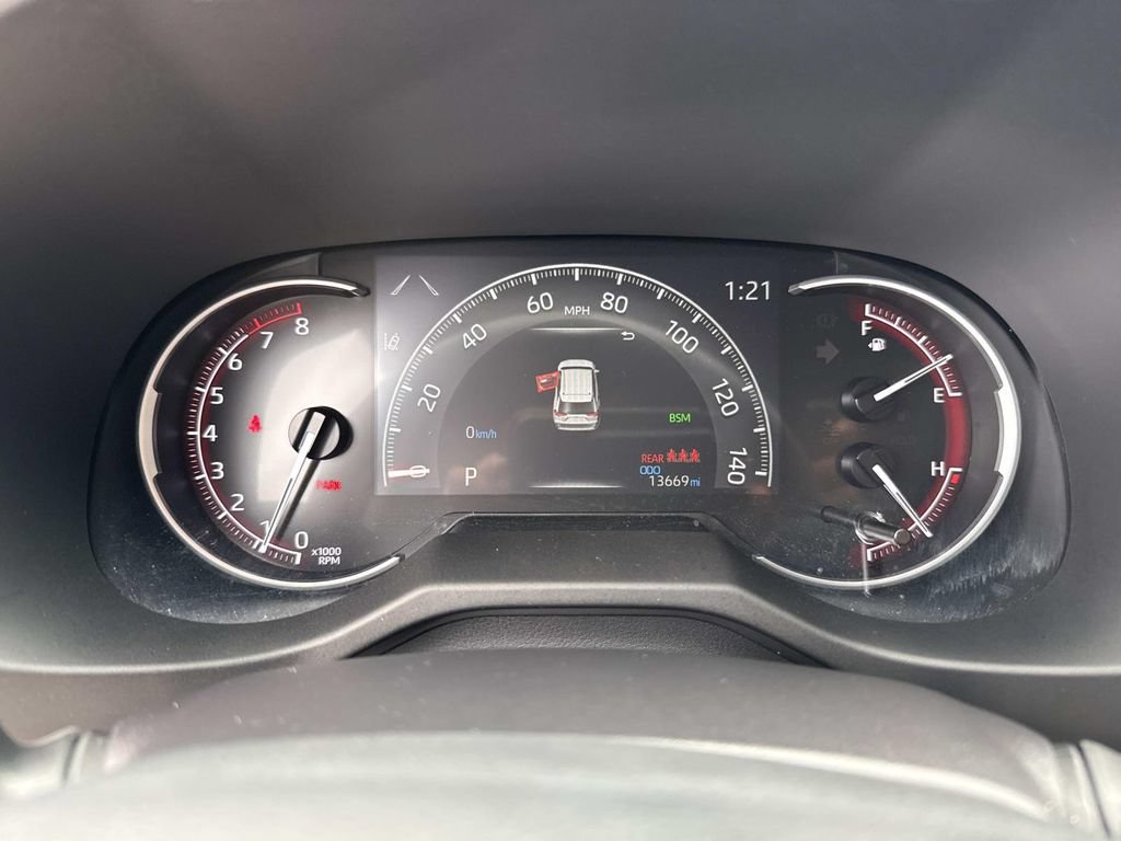 Used 2025 Toyota RAV4 XLE Premium FWD image 36