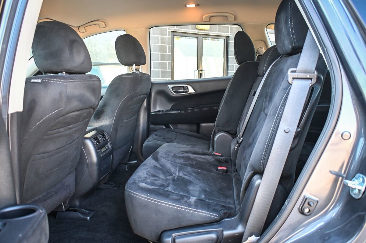 Used 2013 Nissan Pathfinder SV image 12