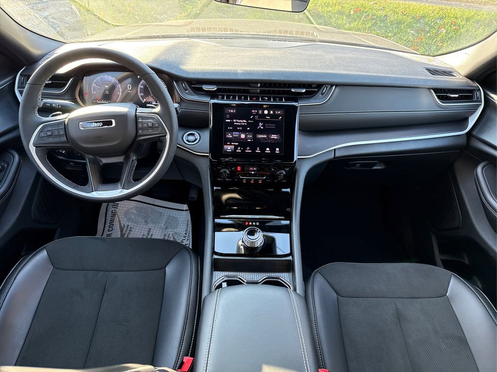 Used 2025 Jeep Grand Cherokee Altitude image 22