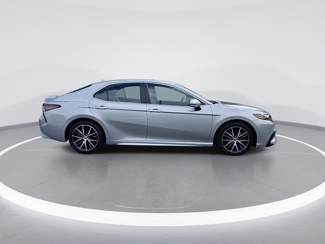 Used 2024 Toyota Camry SE image 11