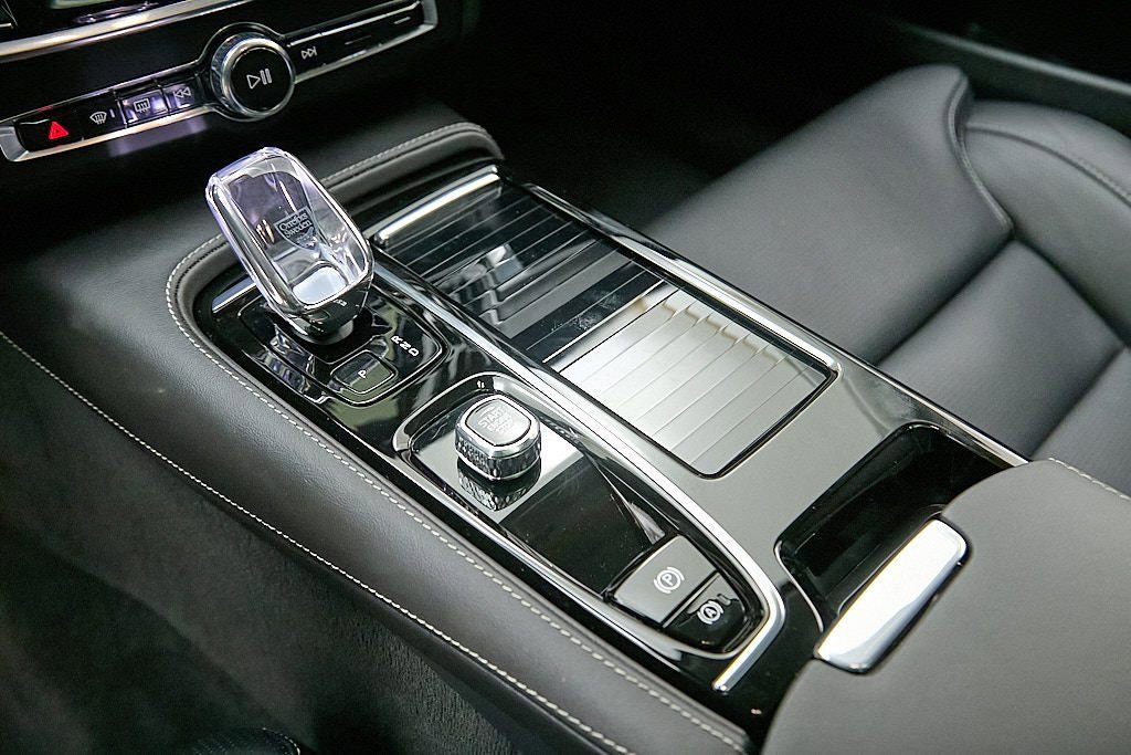 Certified 2024 Volvo S90 T8 Ultimate image 17