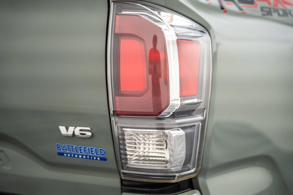 Used 2023 Toyota Tacoma TRD Sport w/ TRD Premium Sport Package AWD/4WD image 8