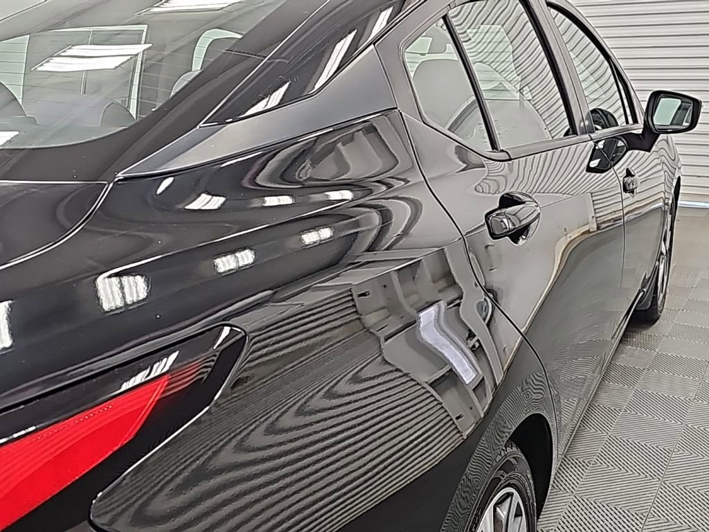 Used 2021 Nissan Versa SR w/ Convenience Package image 9
