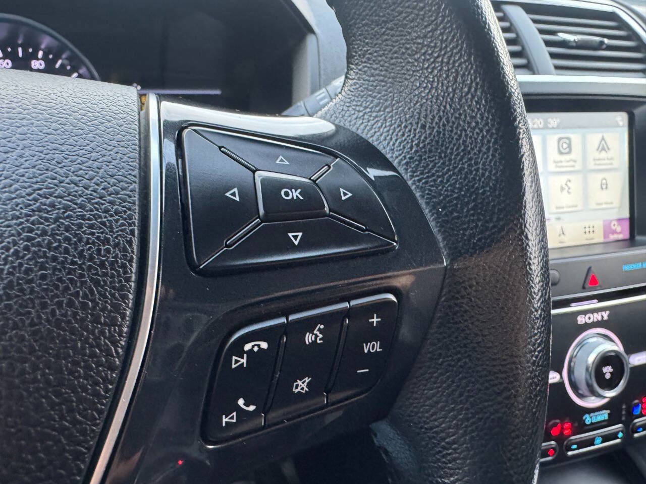 Used 2018 Ford Explorer Limited image 23