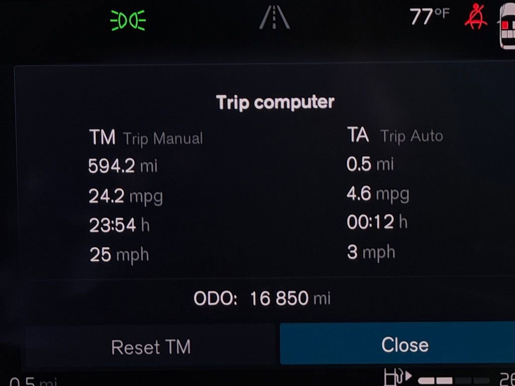 Used 2025 Volvo XC60 B5 Plus image 22